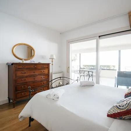 Lux & Elite - Holidays Apartment *
